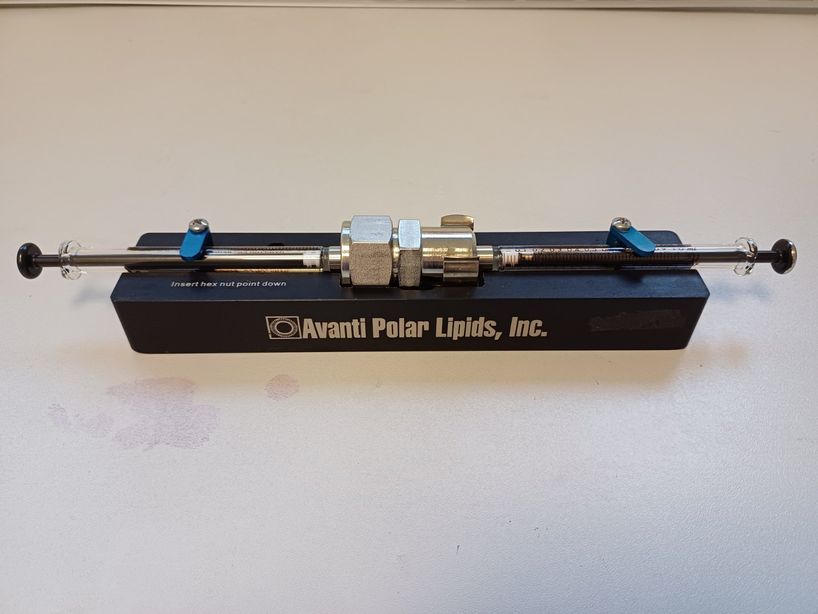  for deposition of a uniform film, of high precision and nanometric thickness, on the surface of a ceramic, metal, glass or polymer substrate.