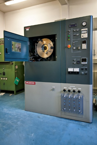 SPS - Pressure-assisted pulsed current sintering (Spark Plasma Sintering system), Fuji Electronic Industrial – MODEL 615