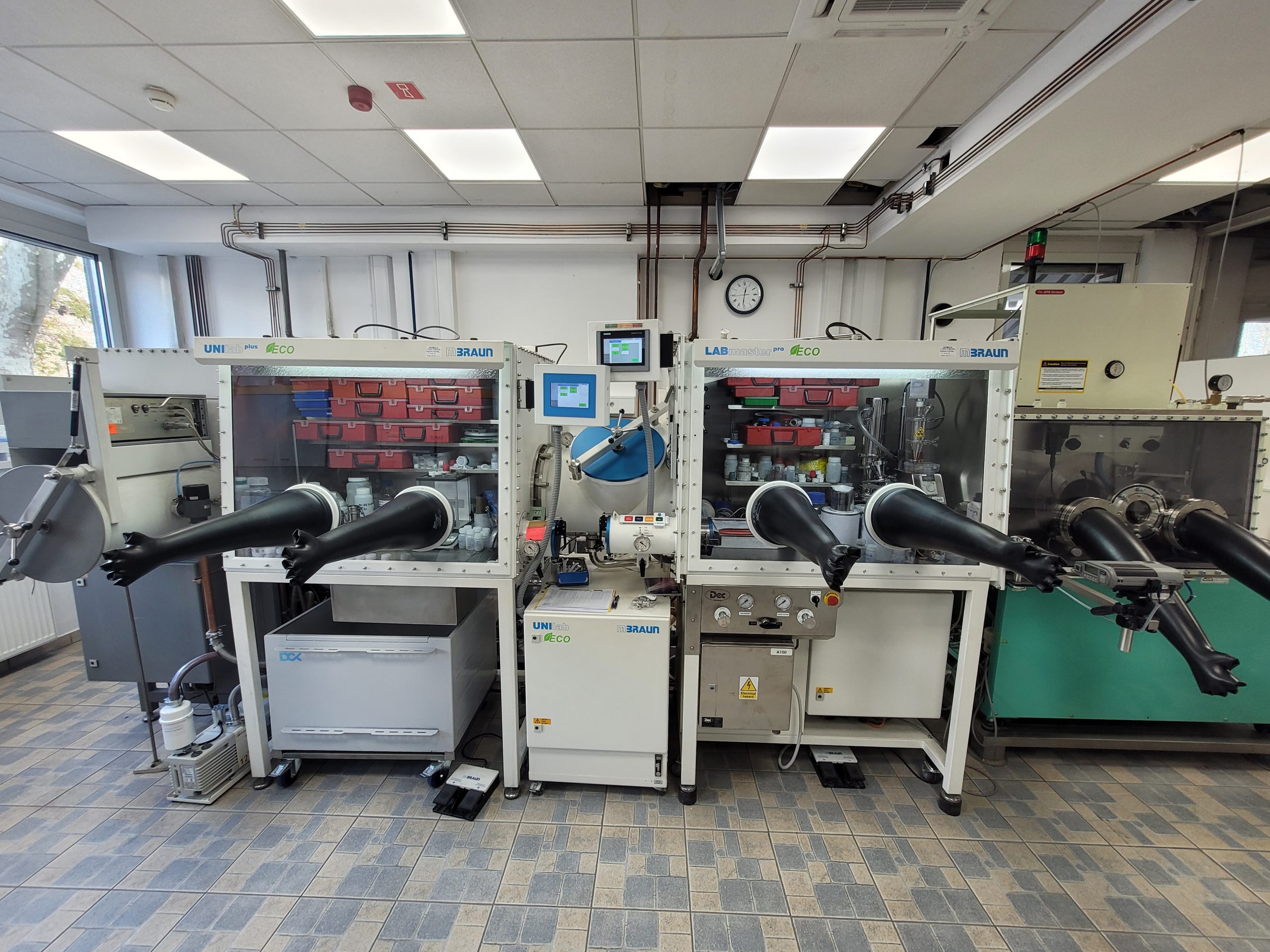 Inert Atmosphere Laboratory with Jet Mill and Spark Plasma Sintering Furnace