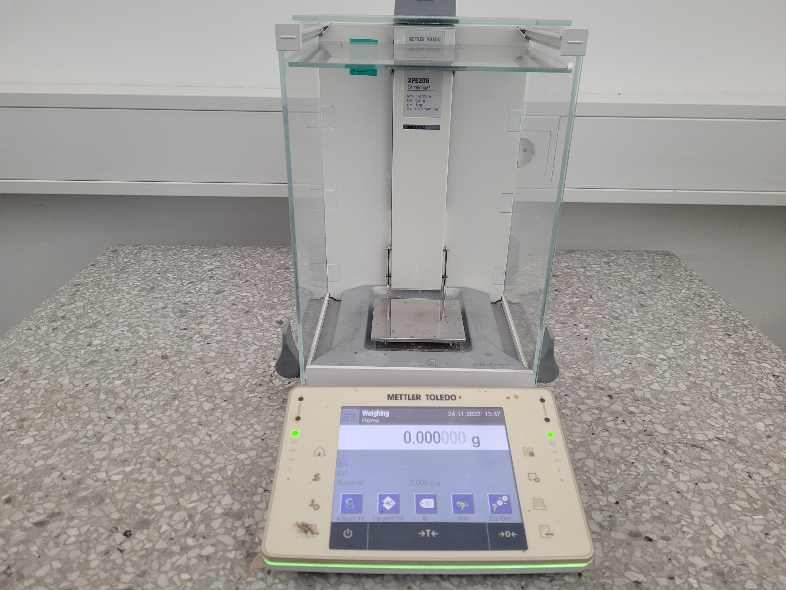 Analytical Balance – Mettler Toledo XPE 206